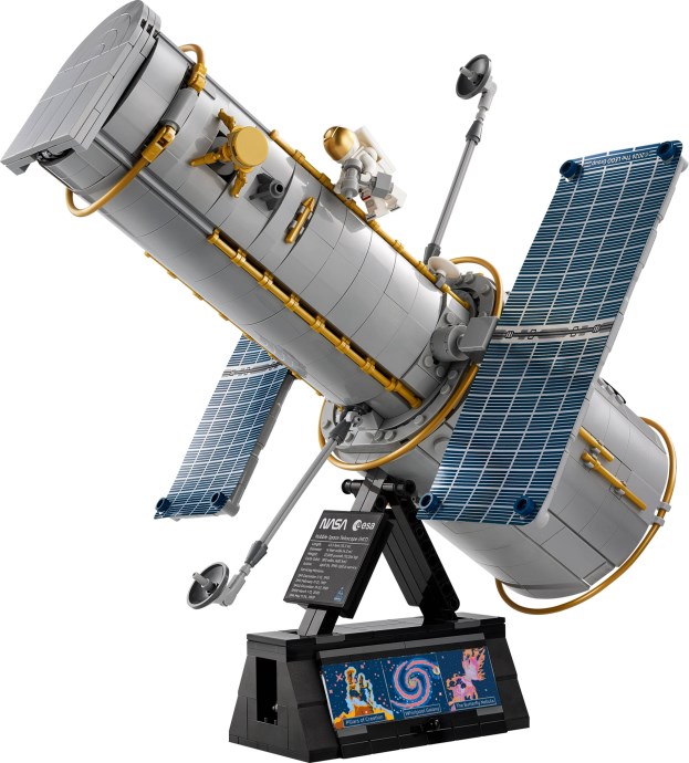 LEGO® Hubble Space Telescope 11382