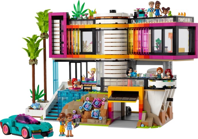 LEGO® Andrea's Modern Mansion 42639