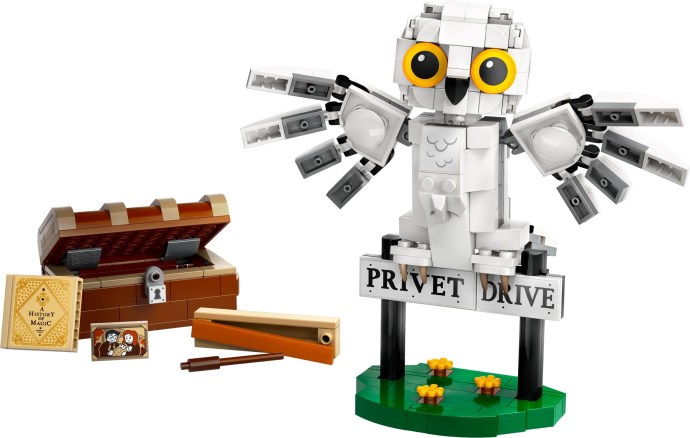 LEGO® Hedwig at 4 Privet Drive 76425